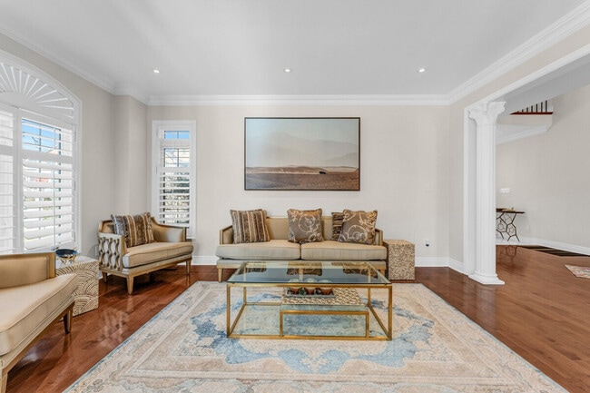 property at 5 Highvalley Cir