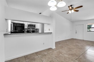 18206 Mediterranean Blvd in Hialeah, FL - Building Photo - Building Photo