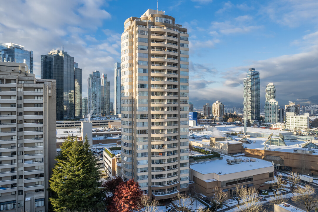 Symphony 1 in Burnaby, BC - Building Photo