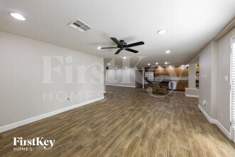 13809 N 41st Pl in Phoenix, AZ - Foto de edificio - Building Photo