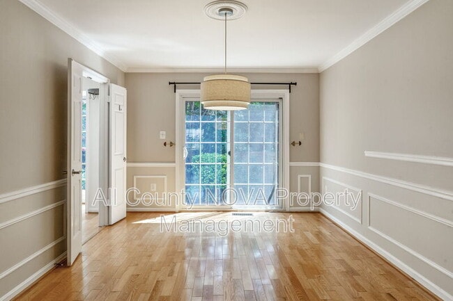 6410 Seven Oaks Ct in Falls Church, VA - Building Photo - Building Photo