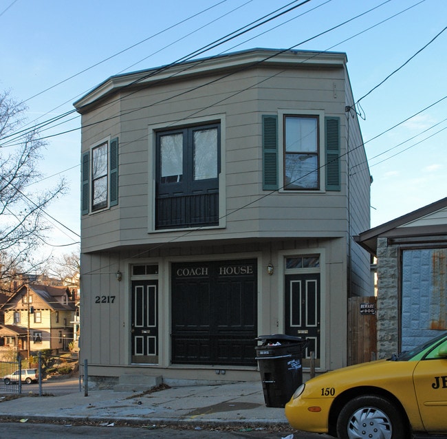 2217 Iowa Ave in Cincinnati, OH - Building Photo - Building Photo