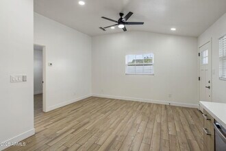 220 N Drew St in Mesa, AZ - Foto de edificio - Building Photo