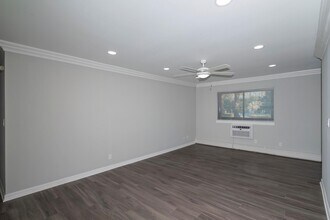 9 Brentwood Rd in Bay Shore, NY - Building Photo - Building Photo