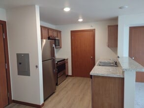 Highfield Apartments in Hutchinson, MN - Building Photo - Building Photo