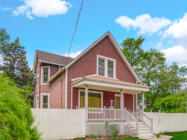 72 E 136th St in Riverdale, IL - Building Photo - Building Photo