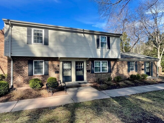 1002 Willow Dr in Chapel Hill, NC - Building Photo - Building Photo