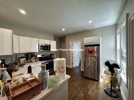 161 Hampshire St, Unit 3 Apartamentos