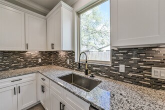 6835 Tara Dr in Richmond, TX - Building Photo - Building Photo