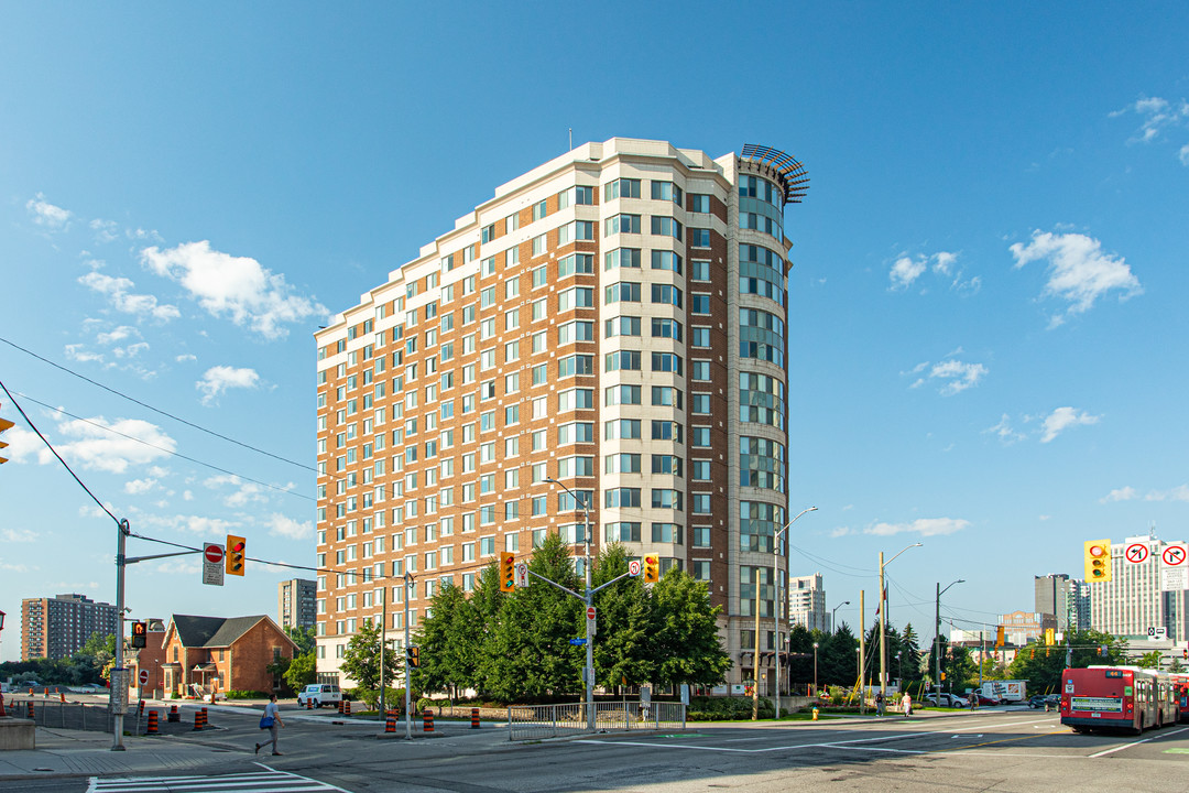 50 Laurier in Ottawa, ON - Building Photo