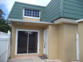 5828 Harbour Club Rd in Ft. Myers, FL - Building Photo
