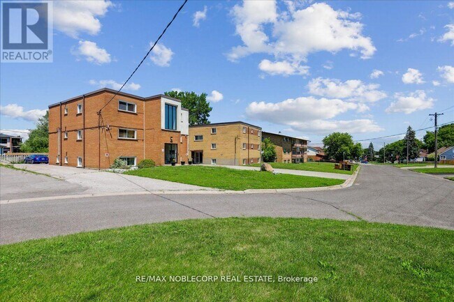 362-362 Elgin Ct in Oshawa, ON - Building Photo - Building Photo