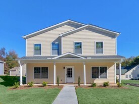 223 Monarch Village Way in Stockbridge, GA - Building Photo