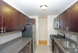 The Towers at Passaic Park in Passaic, NJ - Foto de edificio - Interior Photo