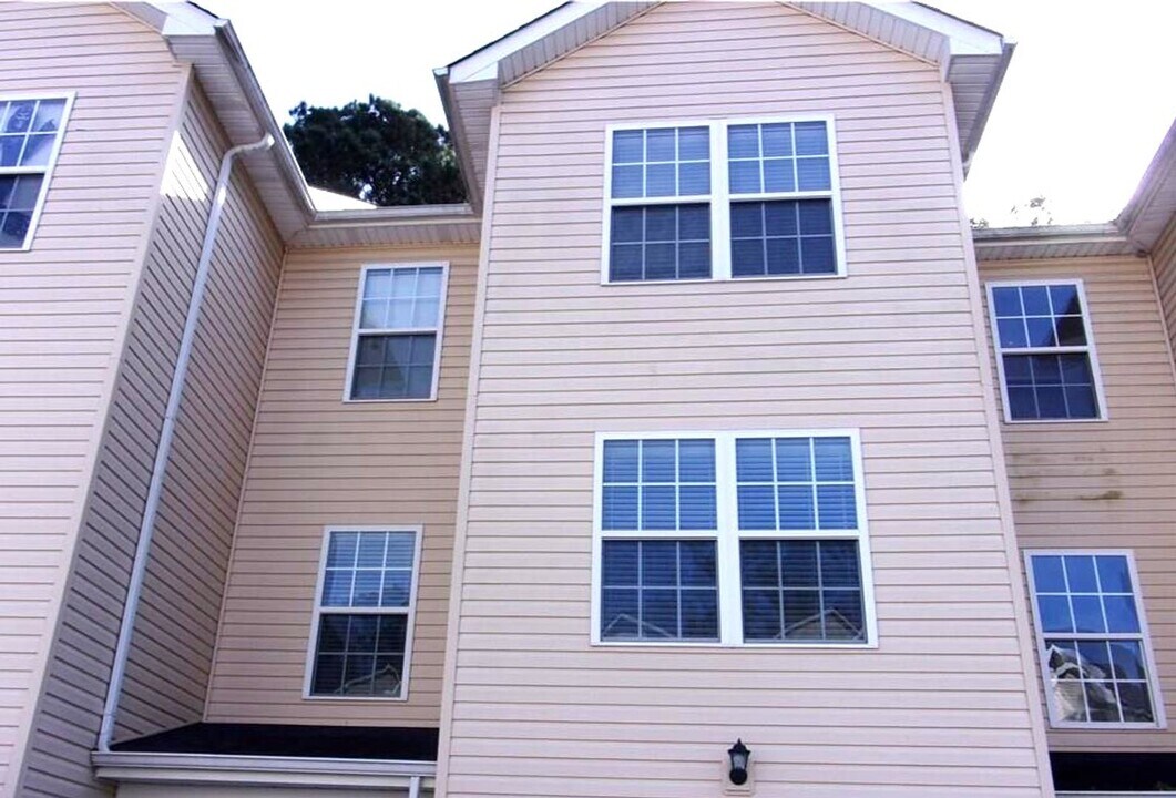 2394 Azalea Garden Rd in Norfolk, VA - Building Photo