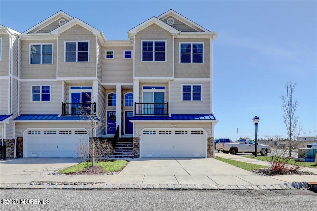 20 Jeffrey Dr in Little Egg Harbor Township, NJ - Building Photo