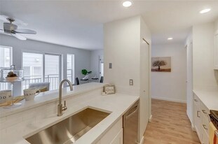 500 Aloha St in Seattle, WA - Building Photo