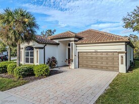 366 Harvard Ln in Naples, FL - Building Photo