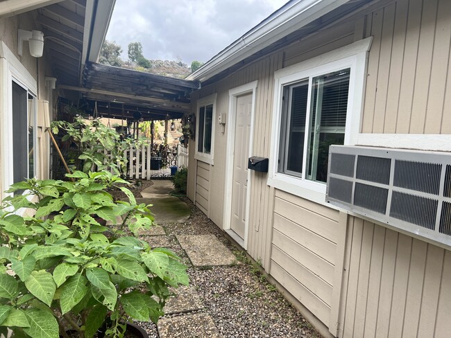 8419 Vista Del Cajon Pl in Lakeside, CA - Foto de edificio - Building Photo