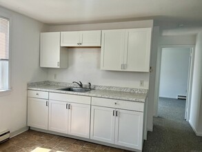 51 Windham Ave, Unit 2 in Colchester, CT - Building Photo - Building Photo