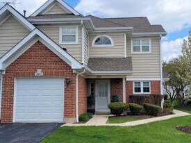 321 Sheffield Dr in Schaumburg, IL - Building Photo
