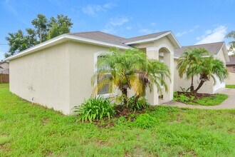 1061 Pinder St in Deltona, FL - Building Photo - Building Photo