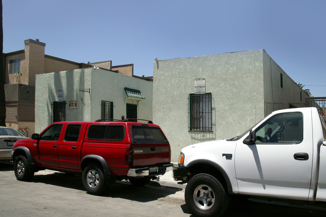 925 N Washington Pl in Long Beach, CA - Foto de edificio - Building Photo