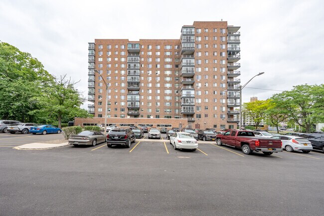 Parkway Condominiums in Niagara Falls, NY - Building Photo - Building Photo