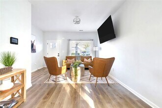 56 Holly Rd NW in Atlanta, GA - Building Photo - Building Photo