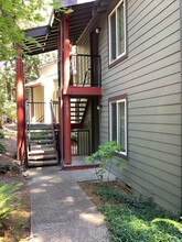 14607 NE 30th Pl in Bellevue, WA - Foto de edificio - Building Photo