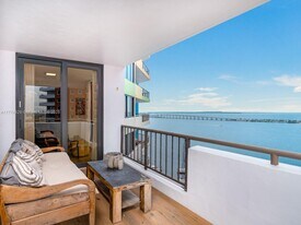 1581 Brickell Ave in Miami, FL - Building Photo