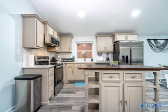 7707 Bailey Cove Rd SE in Huntsville, AL - Building Photo - Building Photo