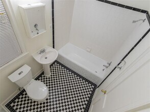 1913 Prospect St-Unit -4 in Houston, TX - Building Photo - Building Photo