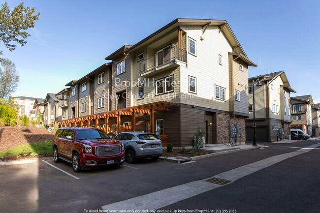 12031 SE High Creek Rd in Happy Valley, OR - Building Photo - Building Photo