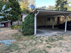 1448 Harbor Dr in Springfield, OR - Building Photo - Building Photo