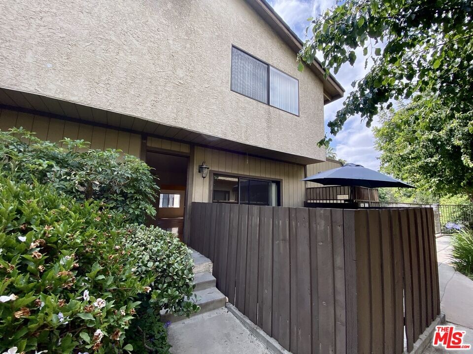 15059 Sherman Way in Los Angeles, CA - Building Photo