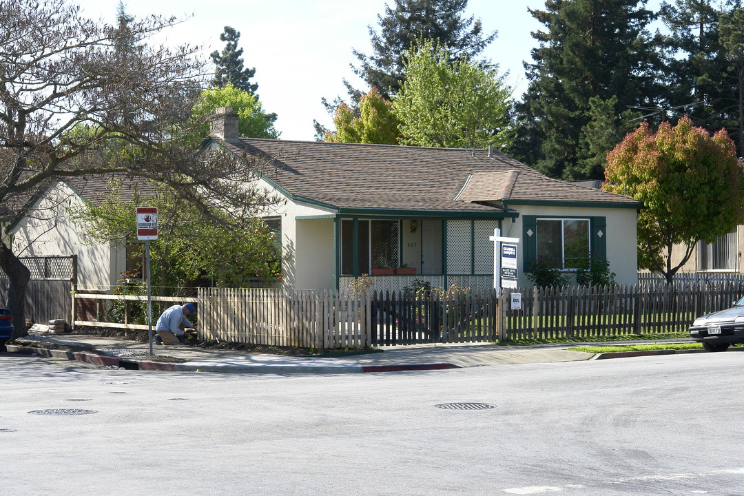 603 Poplar Ave in Redwood City, CA - Building Photo