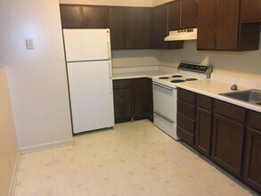 112 Robinwood Dr in Greenville, KY - Building Photo - Building Photo