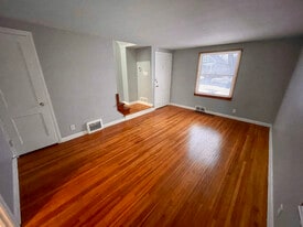 41 Hollywood Ave, Unit Left in Buffalo, NY - Building Photo