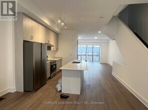 2 Chestnut Ct in Aurora, ON - Building Photo - Building Photo