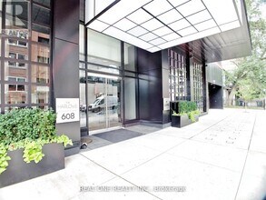 608-608 Richmond St W in Toronto, ON - Building Photo - Building Photo