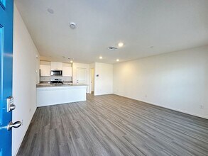 1905 Ottava Vis in Henderson, NV - Building Photo - Building Photo