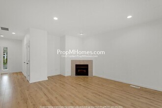 20276 Hoodview Ave in West Linn, OR - Building Photo - Building Photo