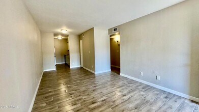 2737 N Salem, Unit 101 in Mesa, AZ - Building Photo - Building Photo