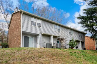 108 Friar Ln in Carrboro, NC - Building Photo - Building Photo