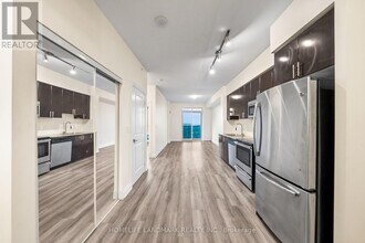 7171-7171 Yonge St in Markham, ON - Building Photo - Building Photo