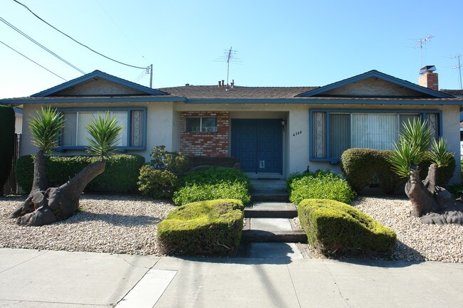 4344 Moorpark Ave in San Jose, CA - Foto de edificio - Building Photo