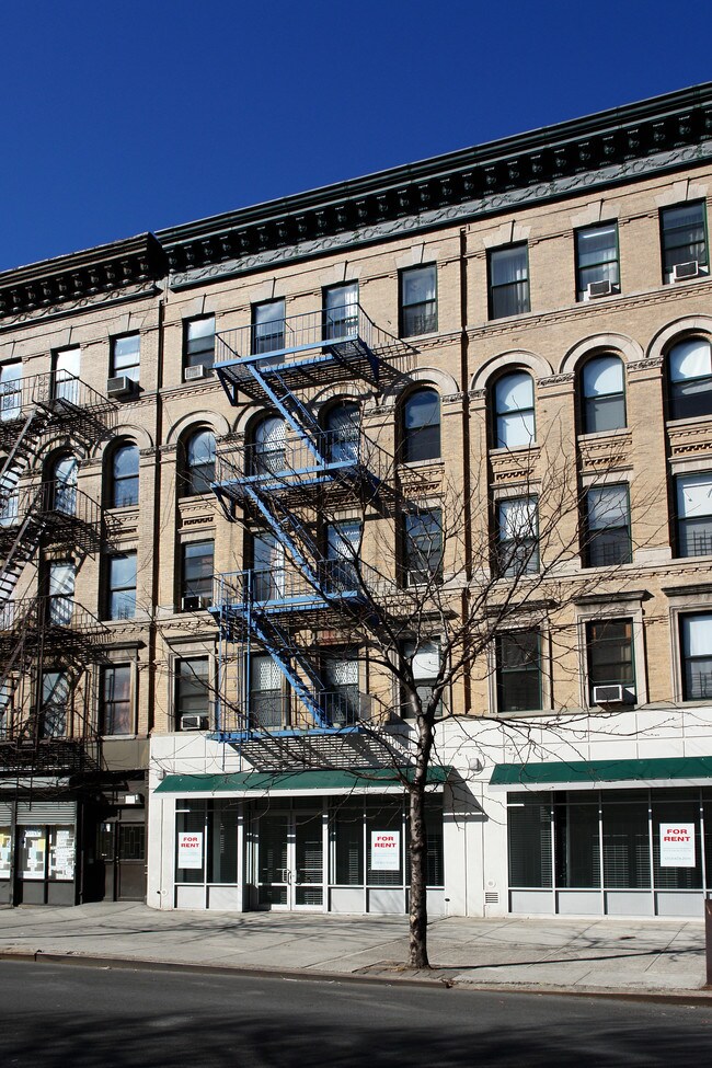 2061 Frederick Douglass Blvd in New York, NY - Building Photo - Building Photo