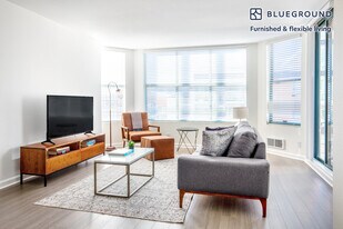 2 Townsend St in San Francisco, CA - Building Photo