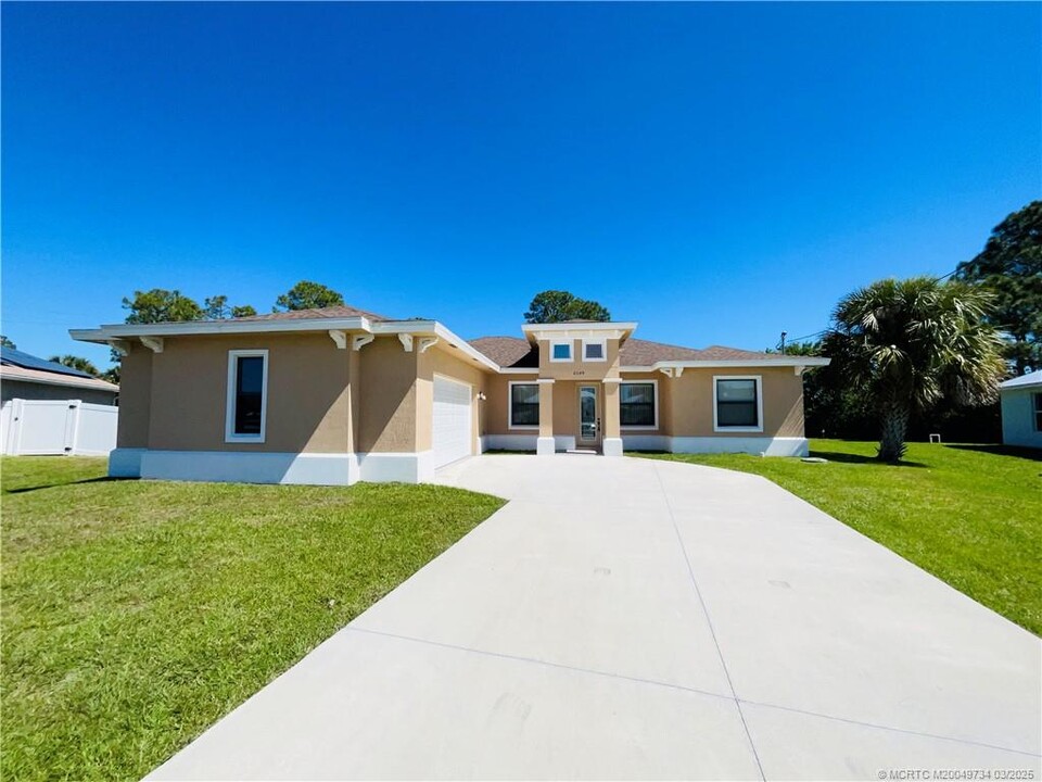 6149 NW Gatun Dr in Port St. Lucie, FL - Building Photo